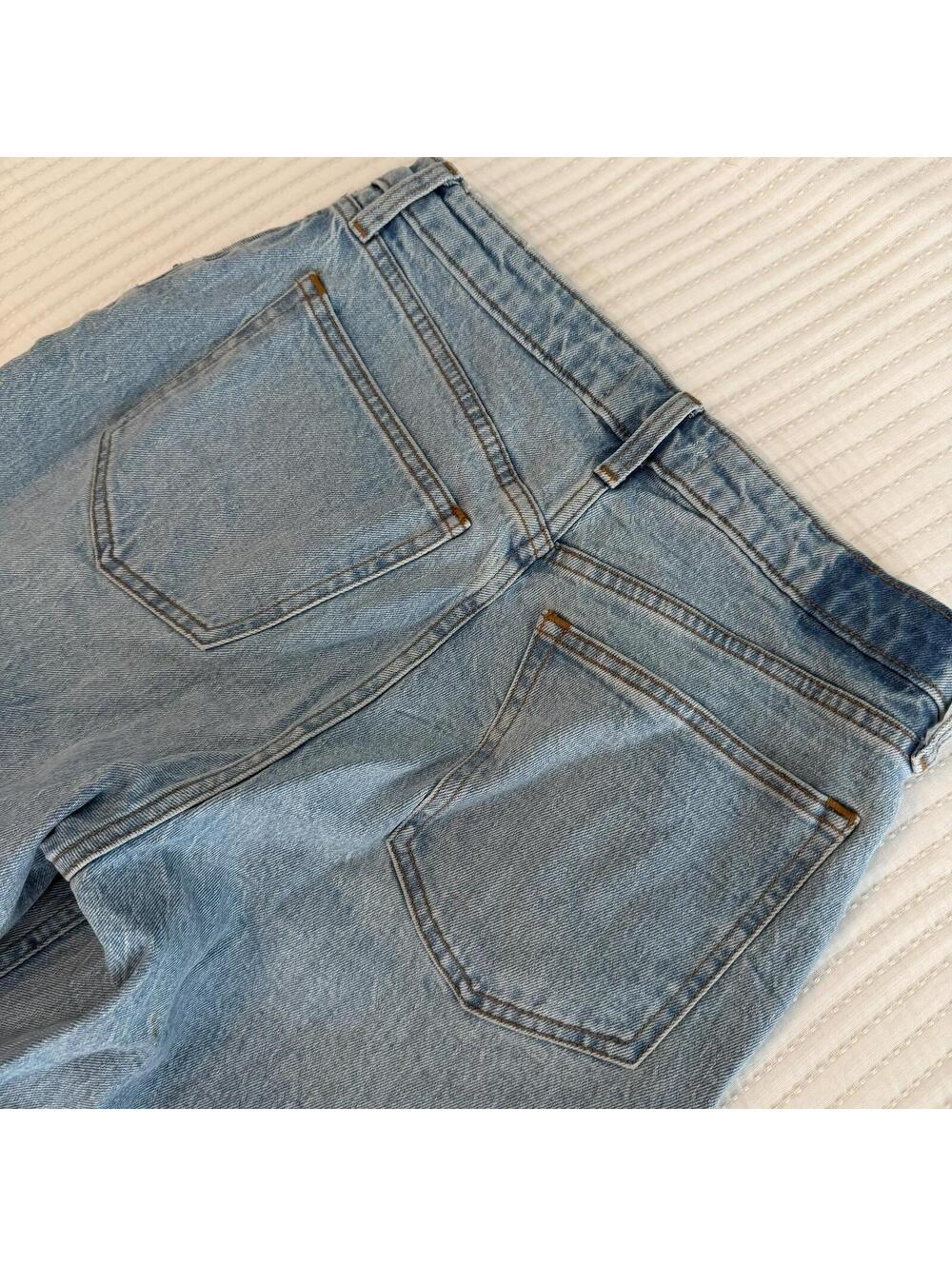 Abercrombie & Fitch Curve Love High Rise 90s Relaxed Jean Medium Front Yoke 29 - Picture 8 of 9